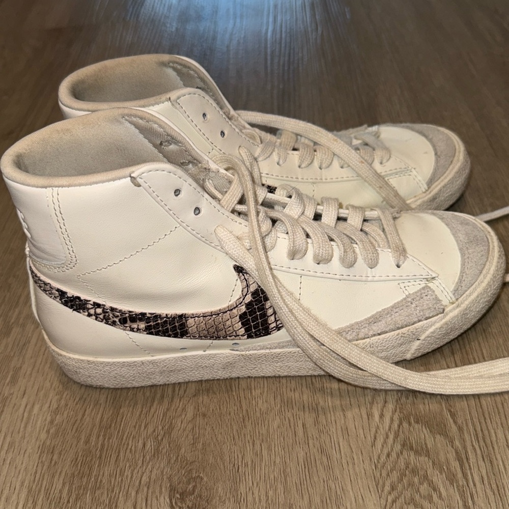 Nike women’s sneakers, snakeprint, size 6